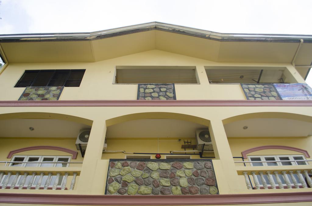 Julz Tropical Apartments โอลองกาโป ภายนอก รูปภาพ