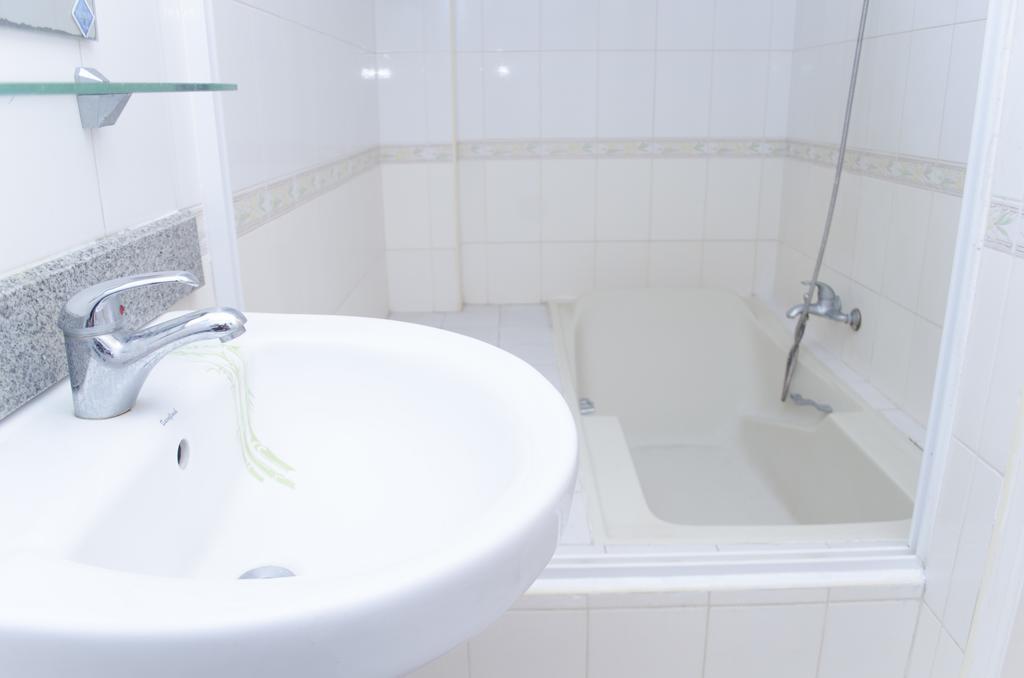 Julz Tropical Apartments โอลองกาโป ภายนอก รูปภาพ