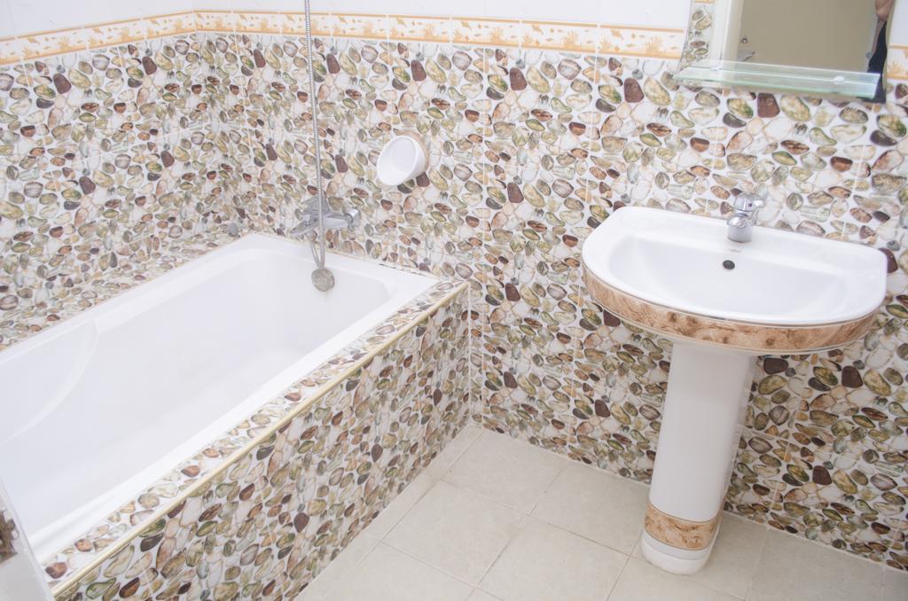 Julz Tropical Apartments โอลองกาโป ภายนอก รูปภาพ