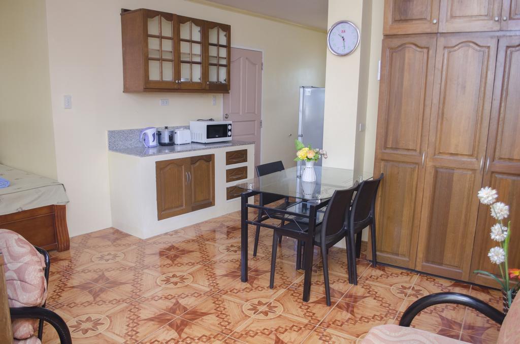 Julz Tropical Apartments โอลองกาโป ภายนอก รูปภาพ